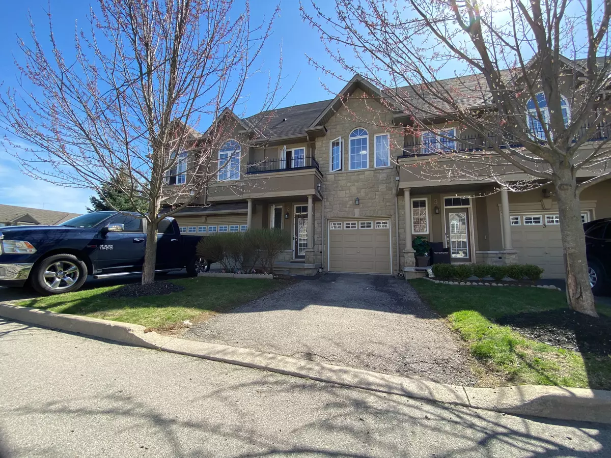 Hamilton, ON L9K 0H9,370 Stonehenge DR #2