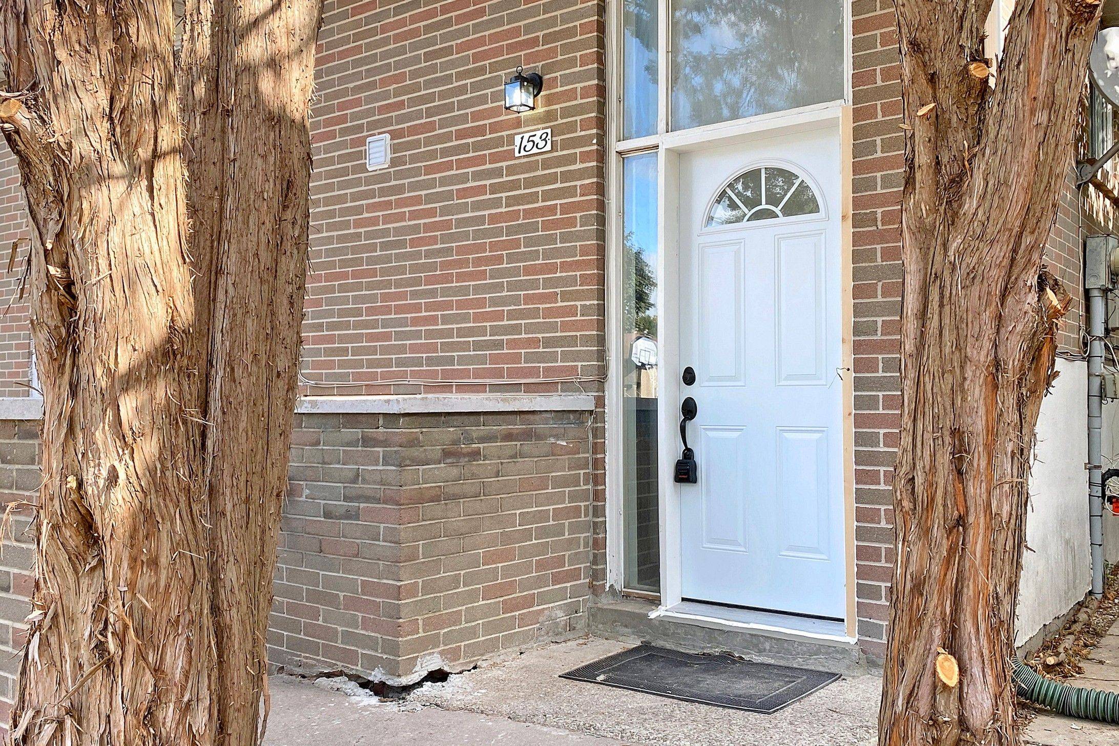 Toronto C15, ON M2H 2P2,153 Hollyberry TRL #Upper