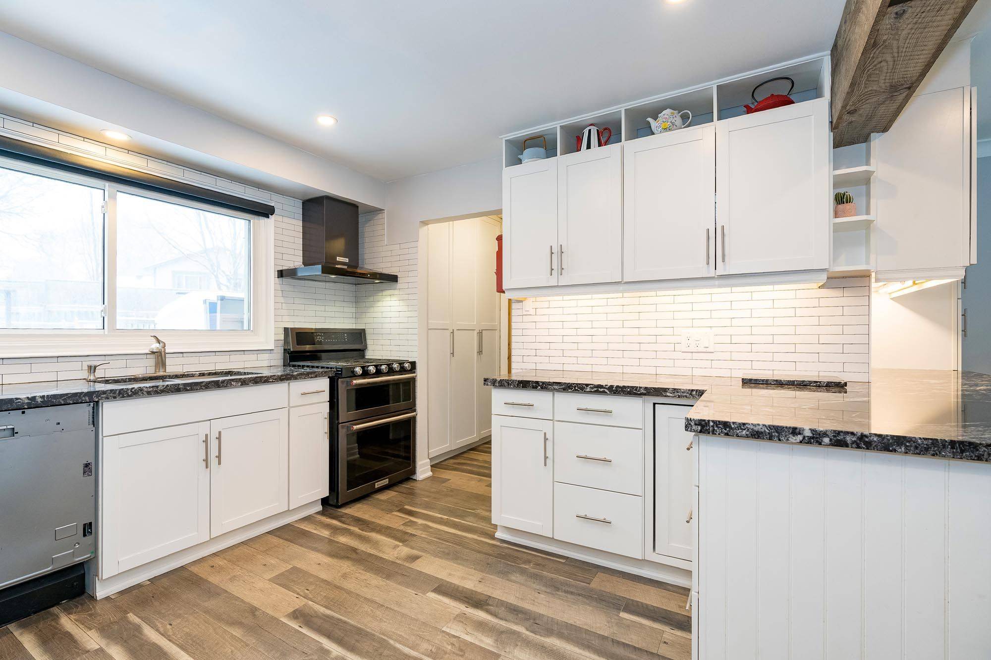 Barrie, ON L4N 4N1,64 Heather ST