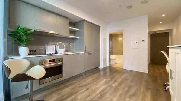 Toronto C01, ON M5J 0C3,88 Harbour ST #Unit #1811