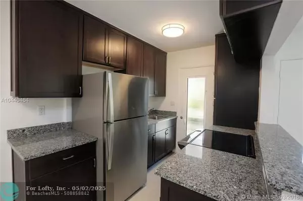 North Miami, FL 33181,1820 Venice Park Dr #205