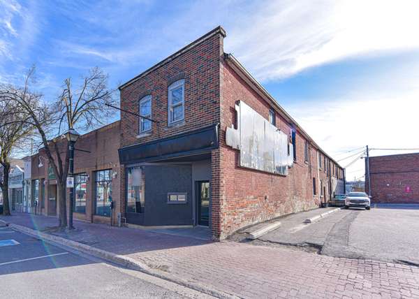 17 West ST S, Orillia, ON L3V 5G2