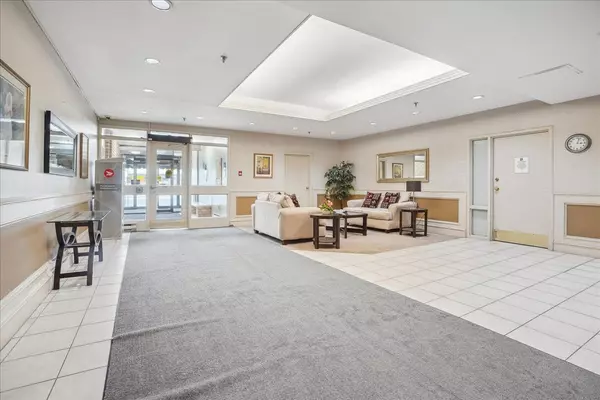 Hamilton, ON L8N 1J9,432 Main ST E #504