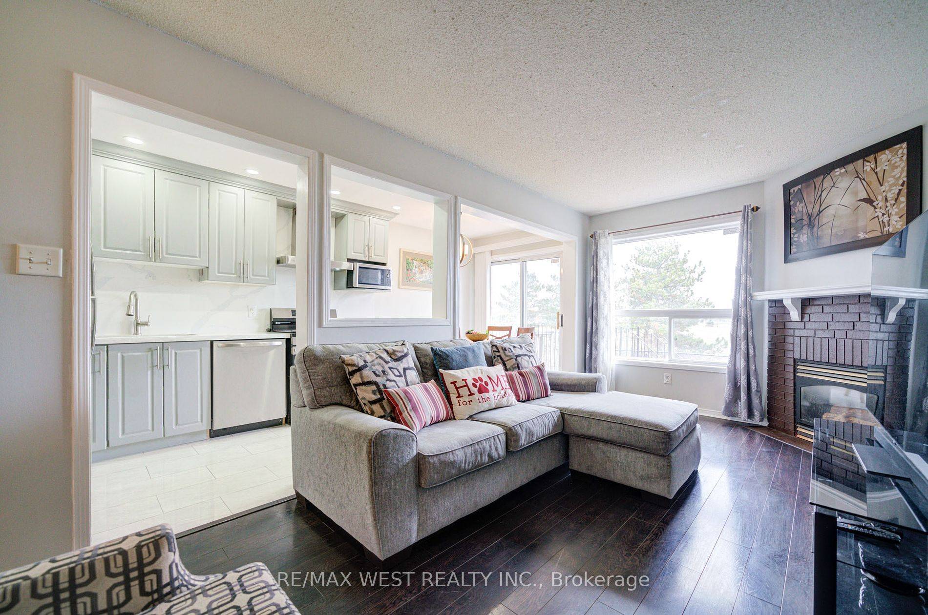 Brampton, ON L6V 4L9,100 Brickyard WAY #14