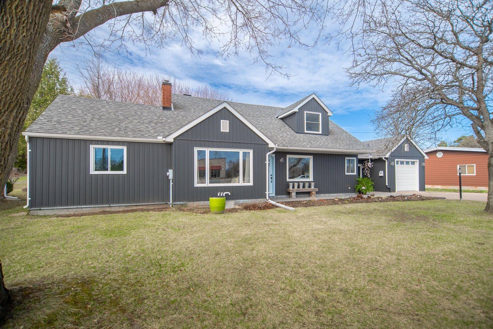 Laurentian Valley, ON K8A 7R7,1206 PEMBROKE ST E