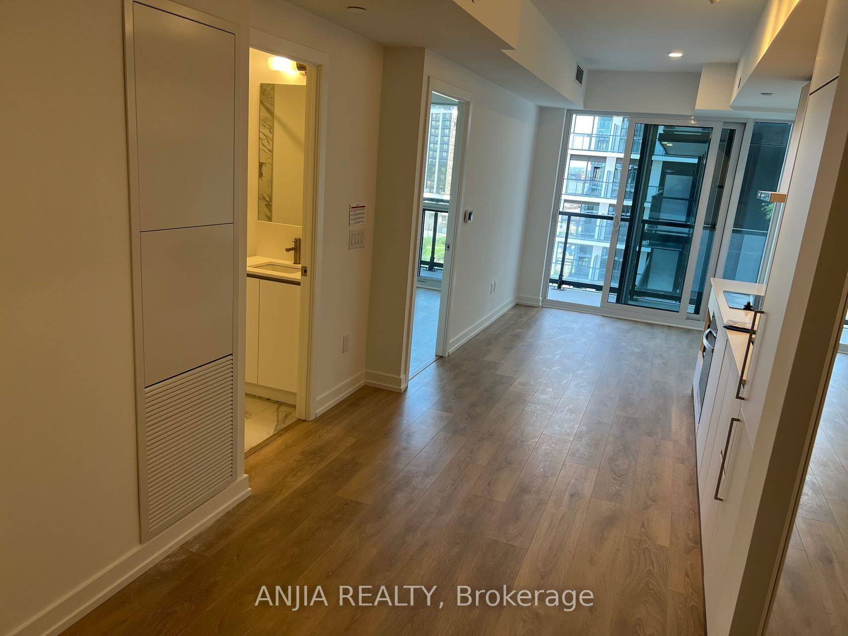 Toronto W05, ON M3J 0H1,1100 Sheppard AVE W #932