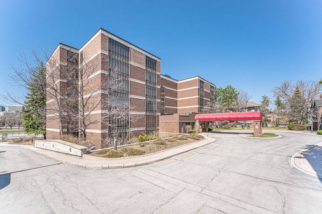 Glebe - Ottawa East And Area, ON K1S 5K8,111 Echo DR #202