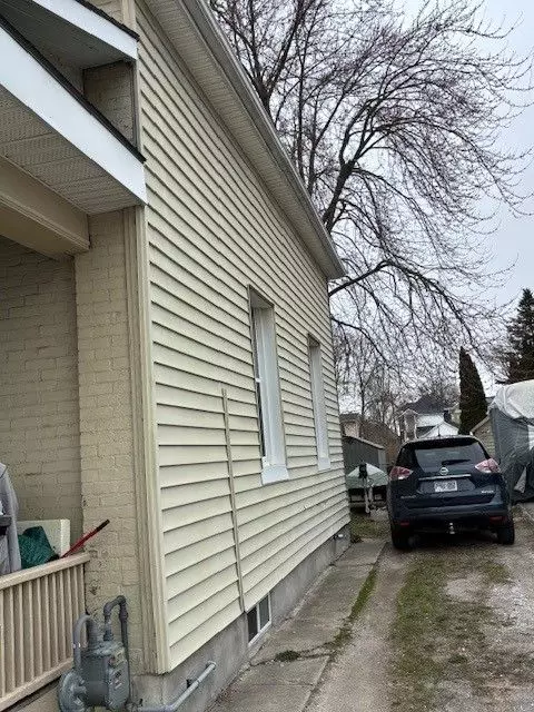 St. Thomas, ON N5R 2M2,9 McIntyre ST