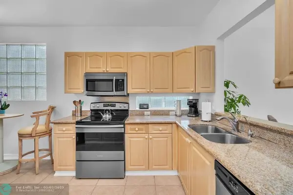 Coral Springs, FL 33071,10387 NW 7th St