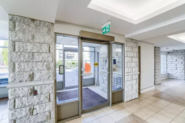 Vaughan, ON L4K 5N6,2502 Rutherford RD #415