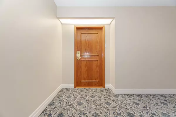 Vaughan, ON L4K 5N6,2502 Rutherford RD #415