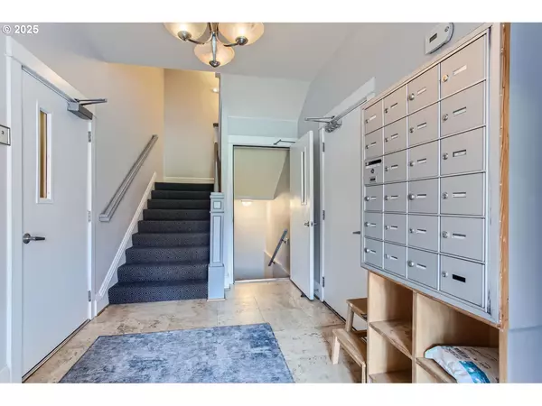 Portland, OR 97209,1714 NW COUCH ST #7