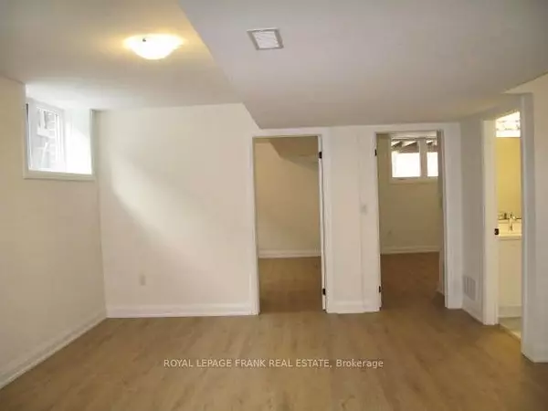 Oshawa, ON L1J 2N8,321 Anderson AVE #1