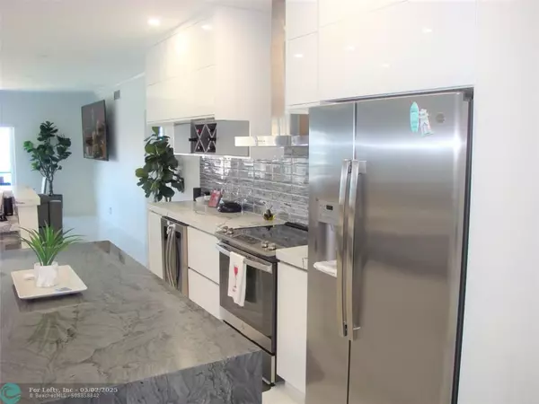 Lauderdale By The Sea, FL 33062,1500 S Ocean Blvd #PHB