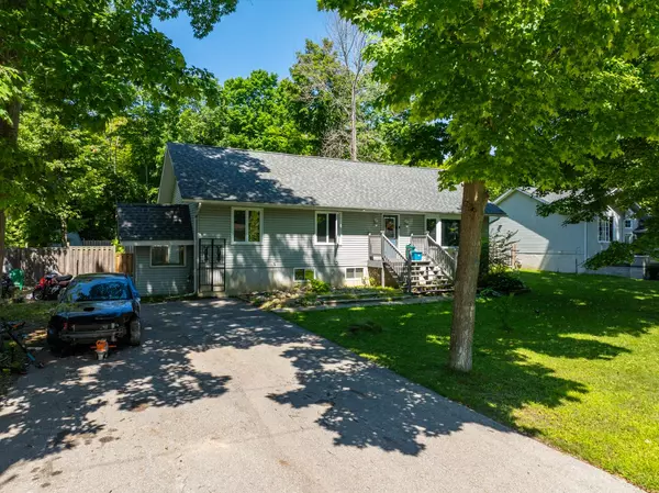 37 St. Laurent BLVD, Tiny, ON L9M 0J2