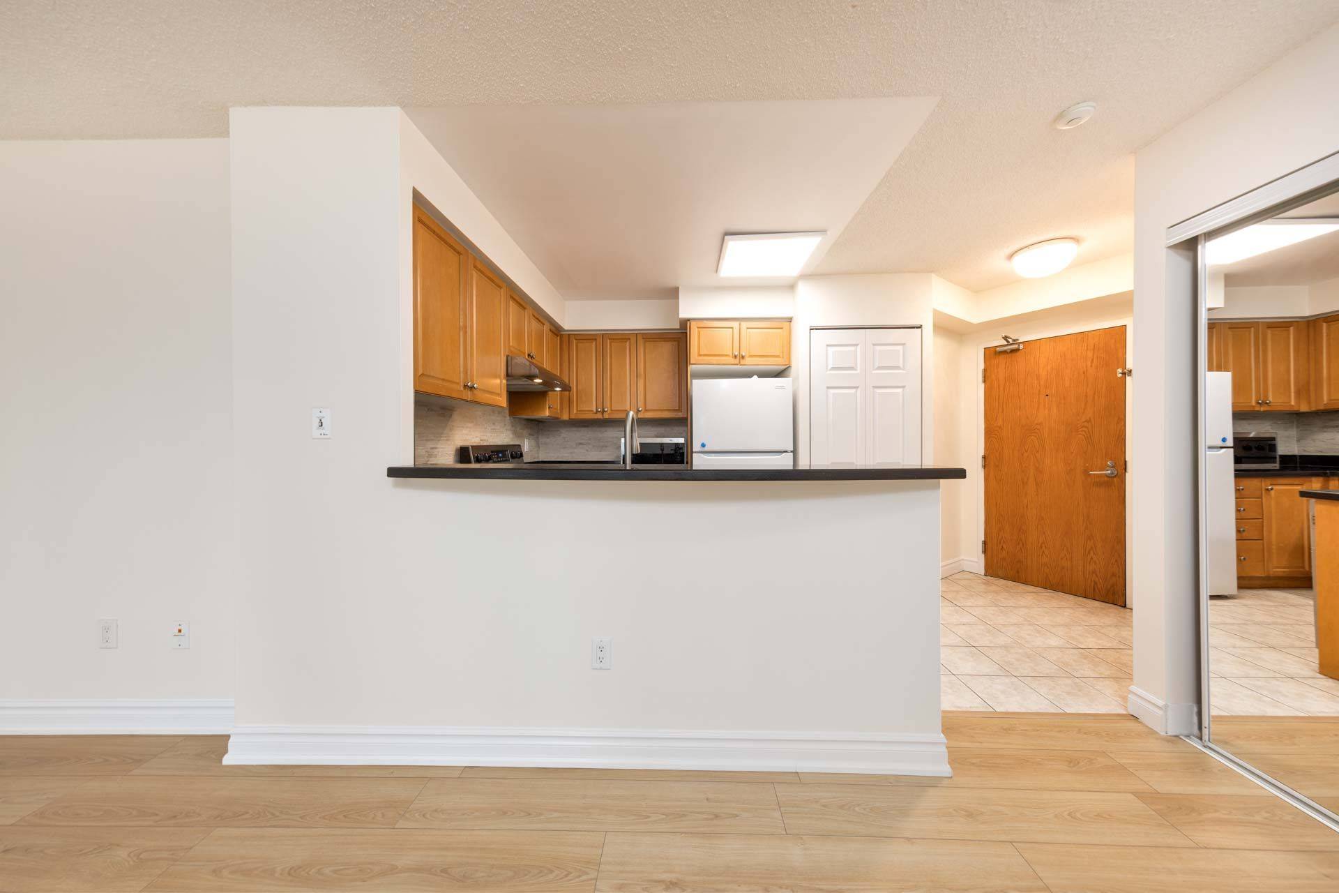 Toronto C07, ON M2N 7H2,7 Lorraine DR #1703