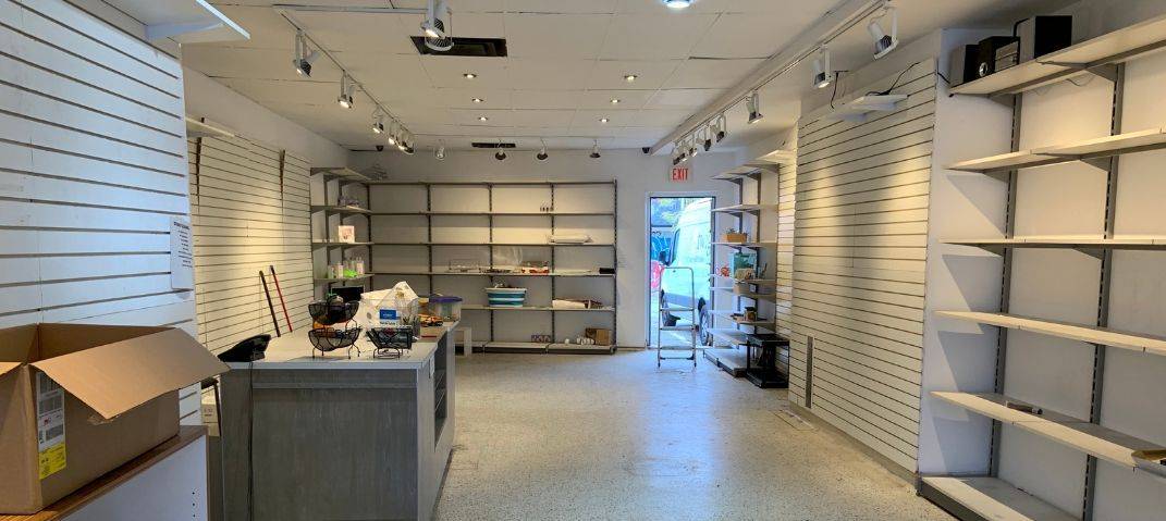 Toronto C01, ON M6G 1C2,709 College ST #100