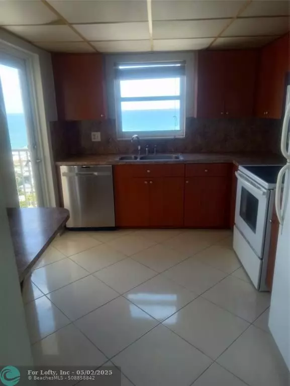 Pompano Beach, FL 33062,1200 Hibiscus Ave #1804
