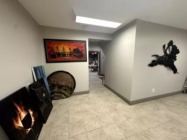 Newmarket, ON L3Y 8Z1,1228 Gorham ST #4