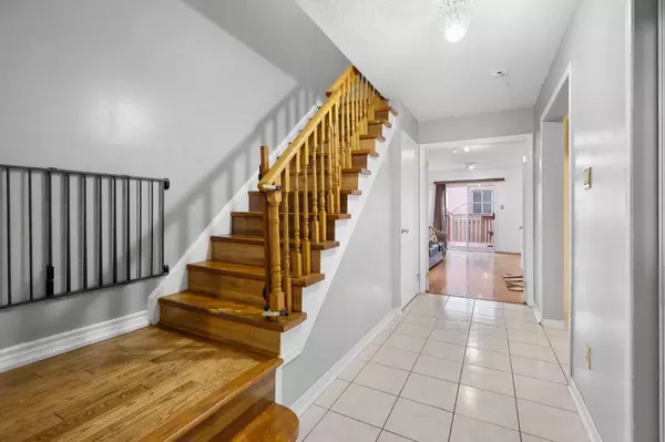 Brampton, ON L6Z 4R9,128 TOBA CRES N