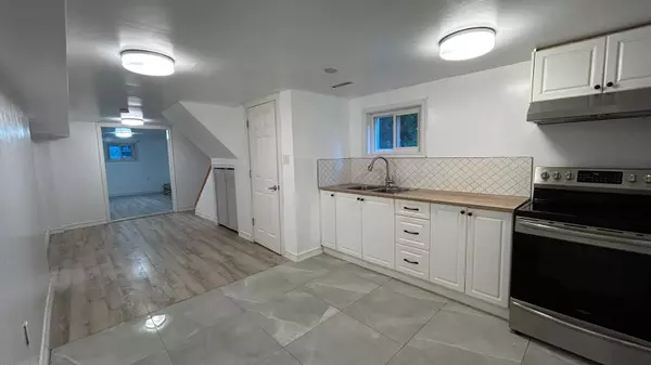 Newmarket, ON L3Y 3A4,627 Red Deer ST #B