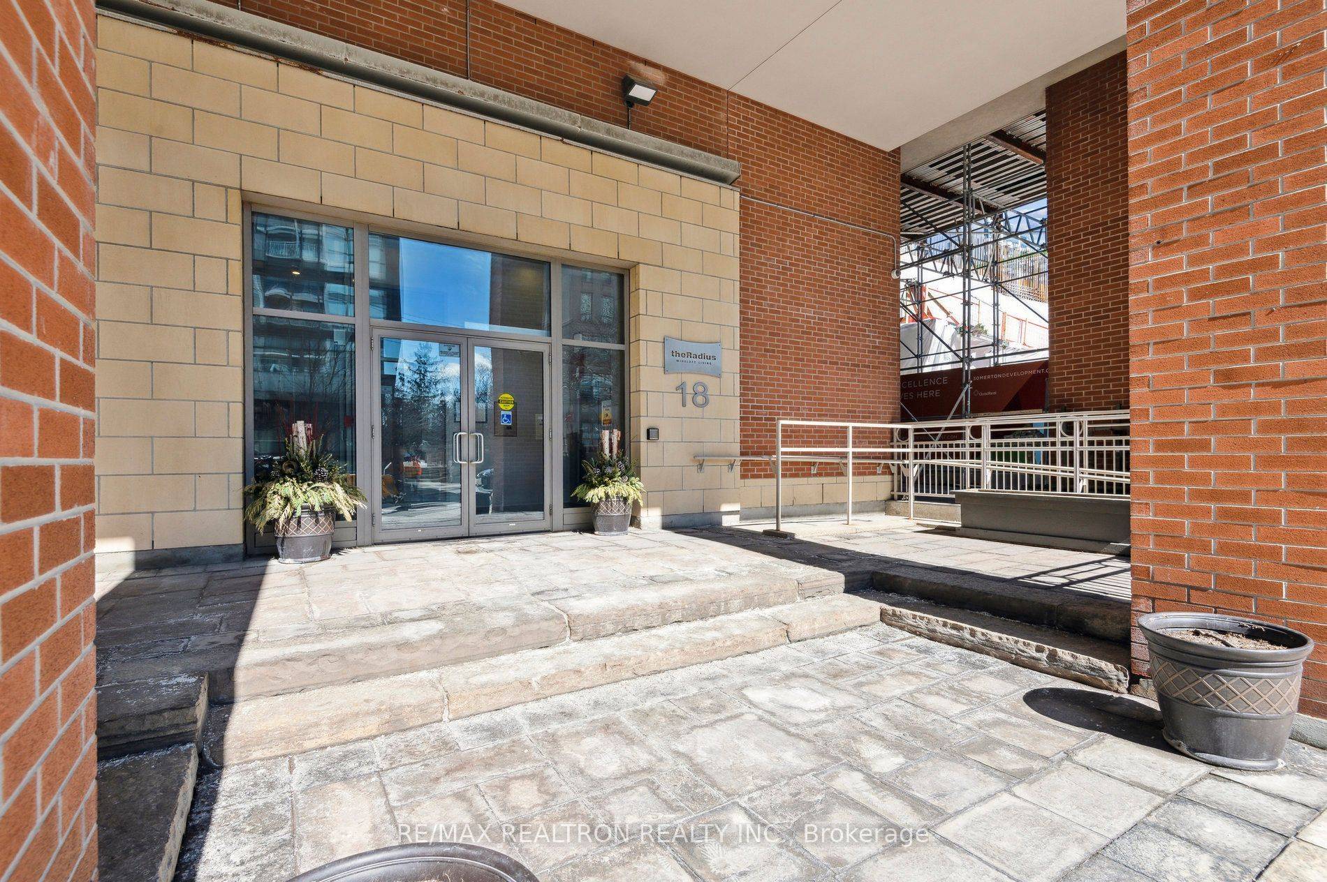 Toronto C10, ON M4S 3G9,18 Merton ST #906