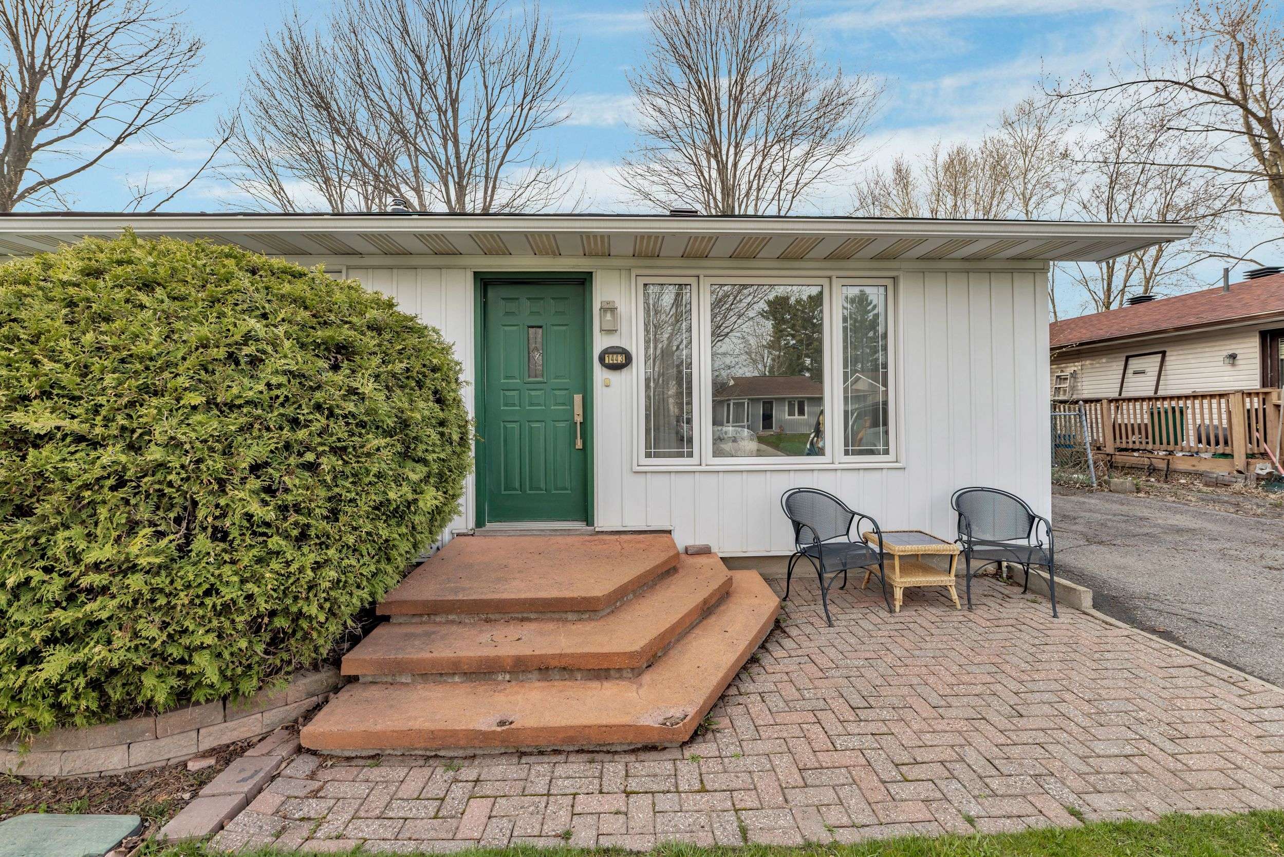 Cyrville - Carson Grove - Pineview, ON K1J 8E3,1443 Rainbow CRES