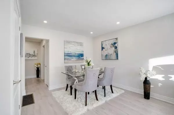 Newmarket, ON L3Y 2T3,76 Walter AVE #Main