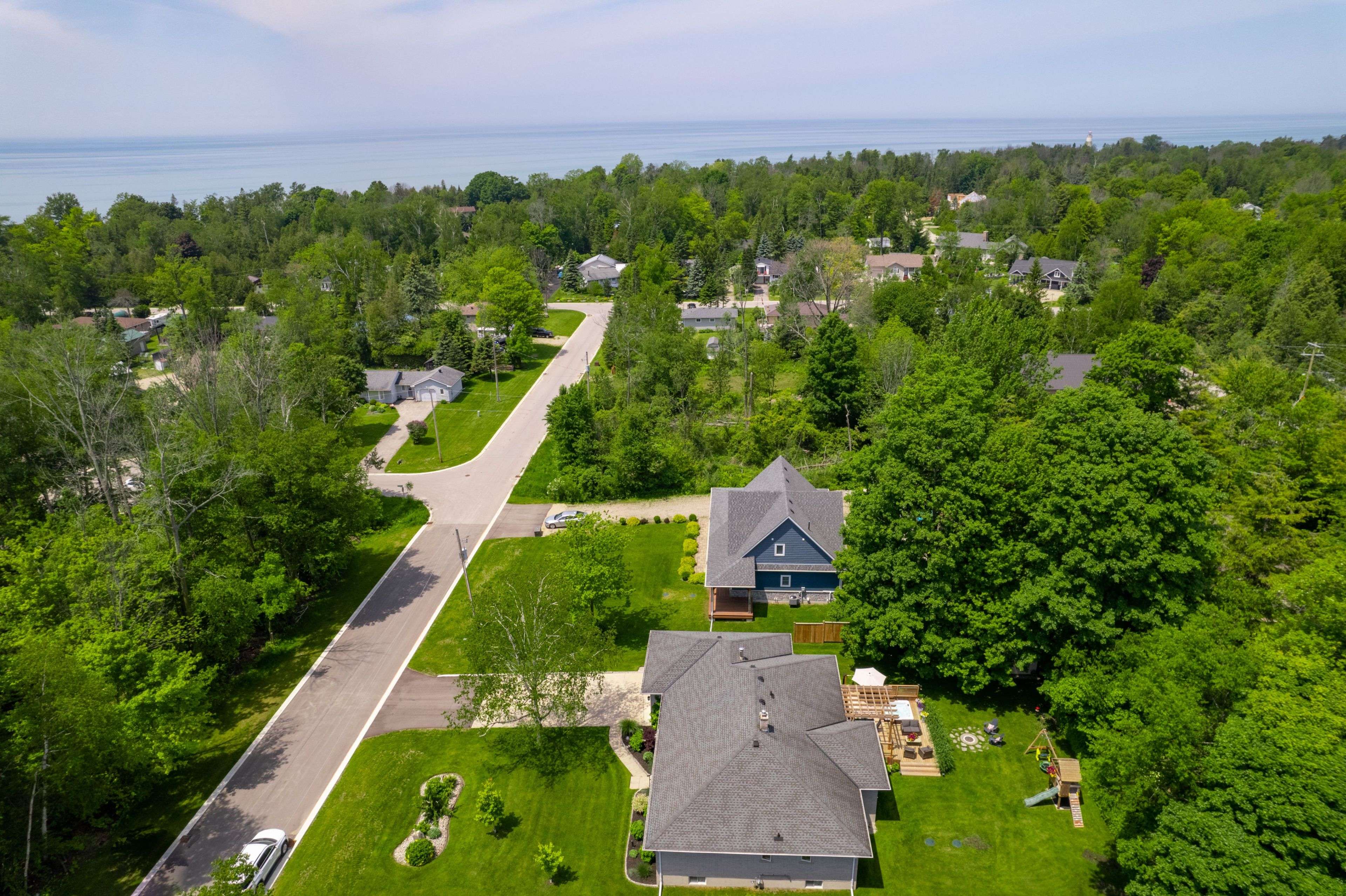 Huron-kinloss, ON N2Z 2X3,906 TANGLEWOOD DR