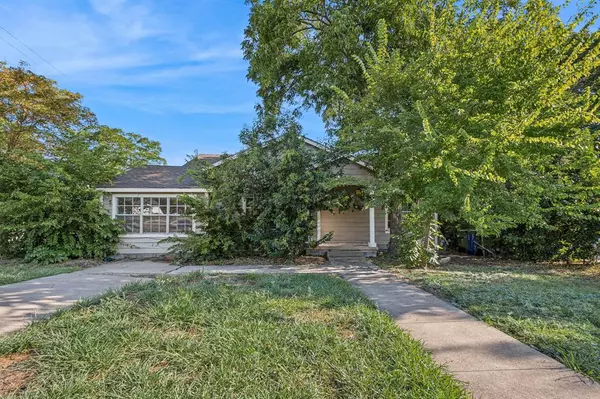 409 Edgefield Drive,  Garland,  TX 75040