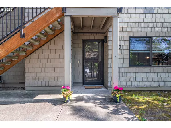 Lake Oswego, OR 97035,17 CRESTFIELD CT #17