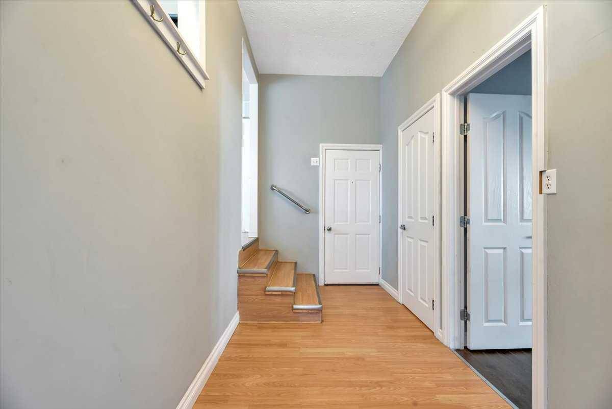 Strathmore, AB T1P 1E3,823 Bay RD