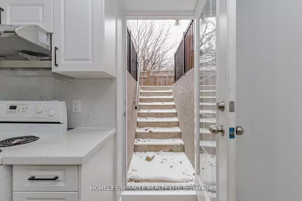 44 Leatherhead CT #Lower, Brampton, ON L6S 5E8