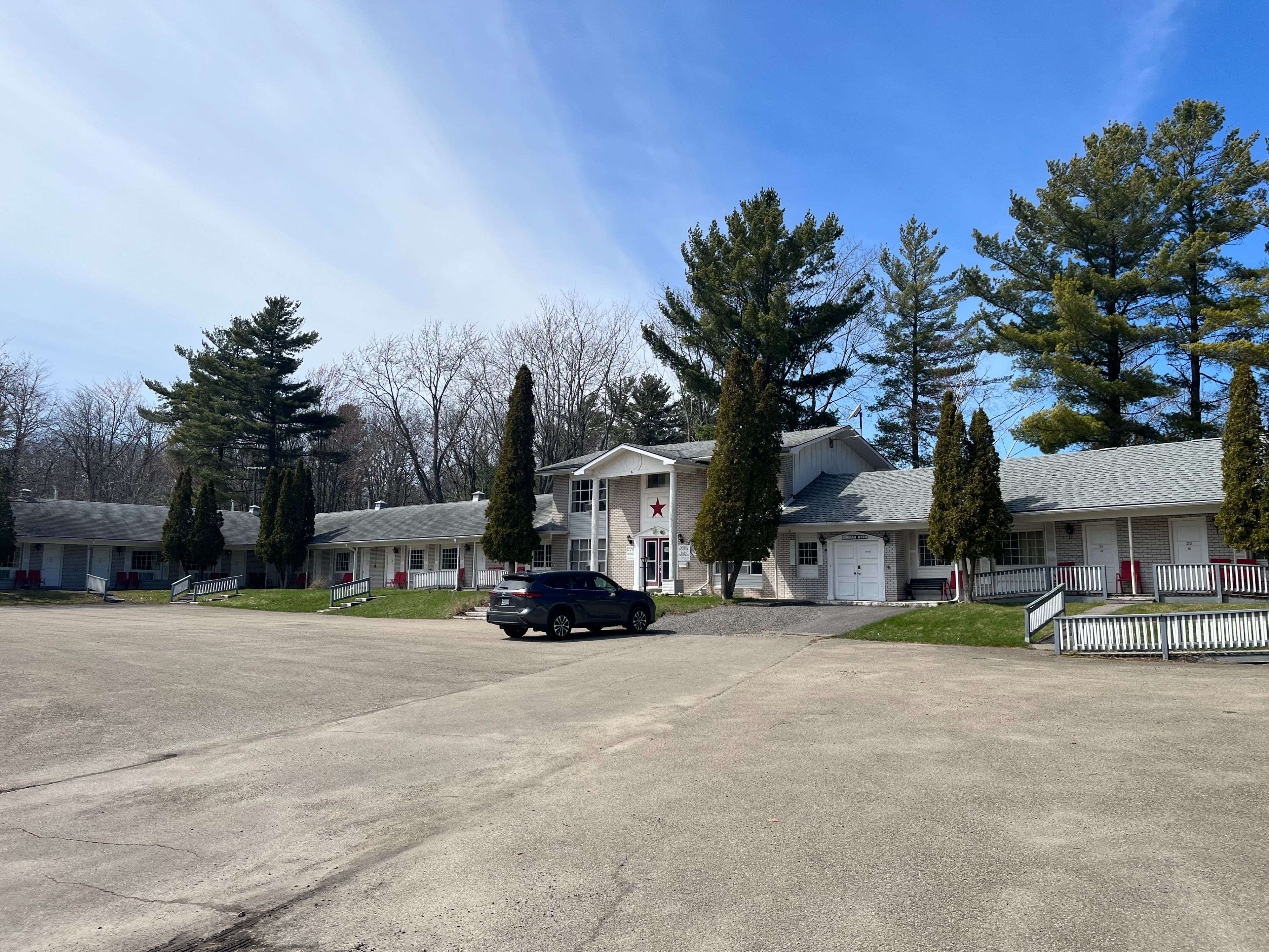Gananoque, ON K7G 2H5,780 King ST W