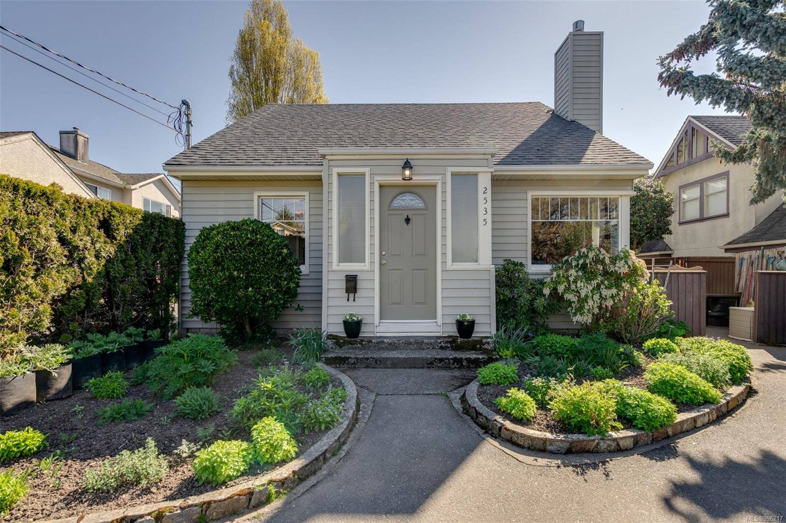 Victoria, BC V8T 3G4,2535 Garden St