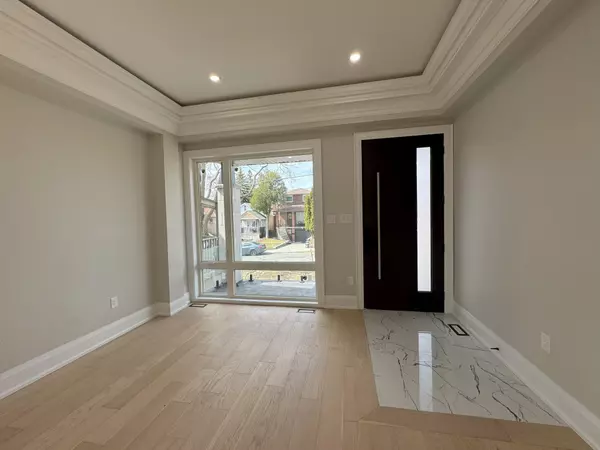 Toronto E04, ON M1N 3K4,47 Lillington AVE