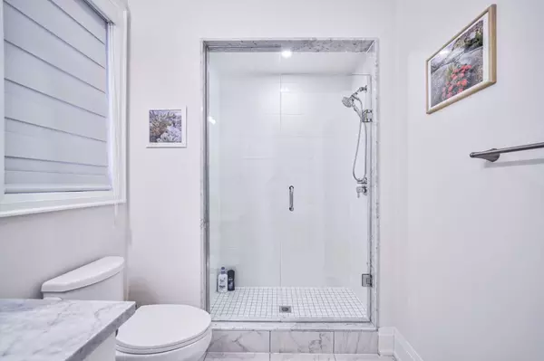 Richmond Hill, ON L4C 2R4,133 HILLSVIEW DR #Room E