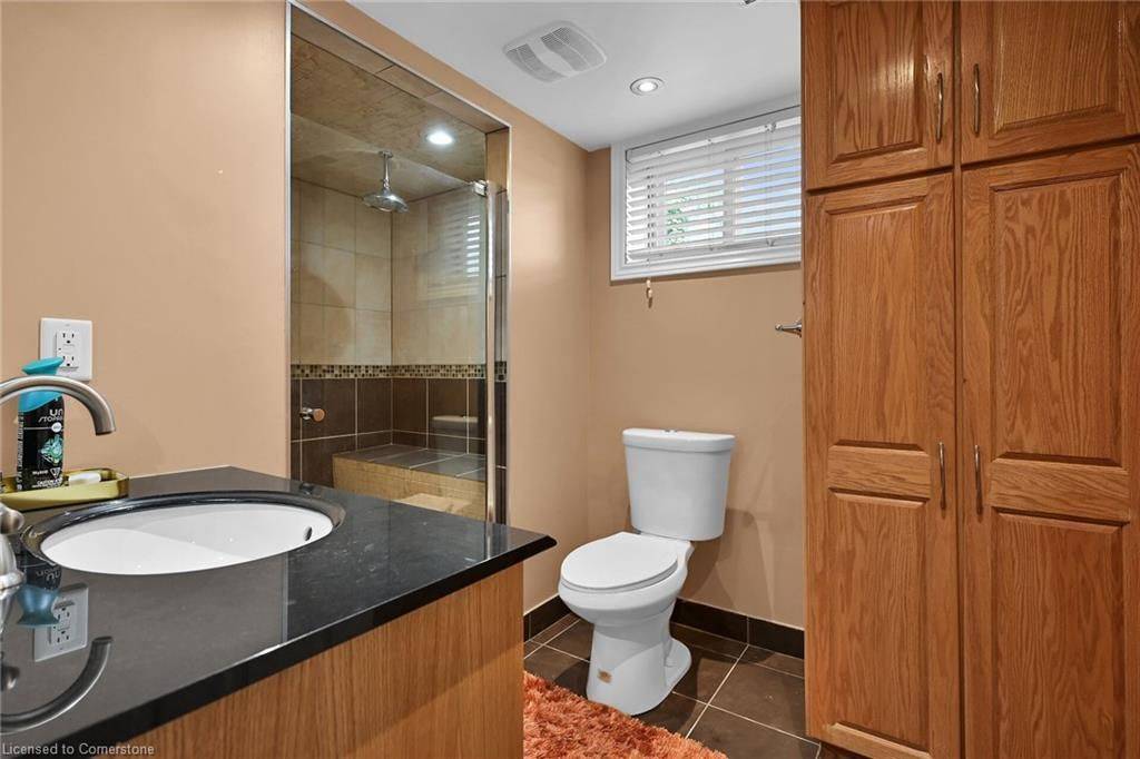 Hamilton, ON L8E 1T9,221 Gray RD #B
