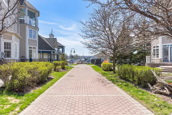 Pickering, ON L1W 1A2,1295 Wharf ST #19