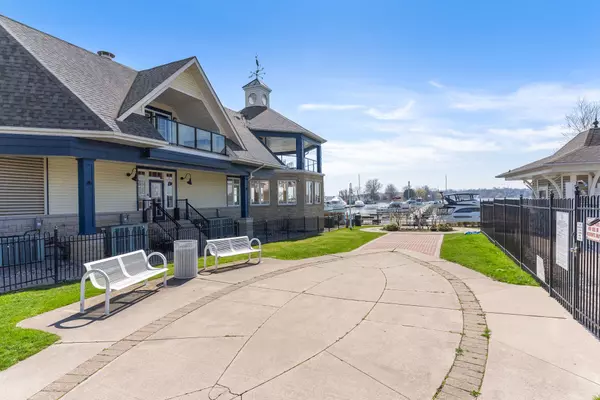 Pickering, ON L1W 1A2,1295 Wharf ST #19