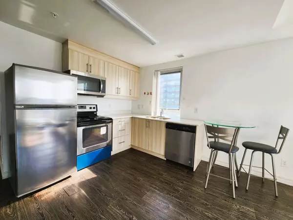 Waterloo, ON N2J 2Y2,158 King ST #1805