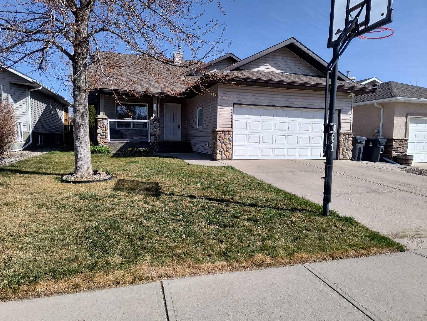 Lethbridge, AB T1K 7P4,61 Rivercrest CT W
