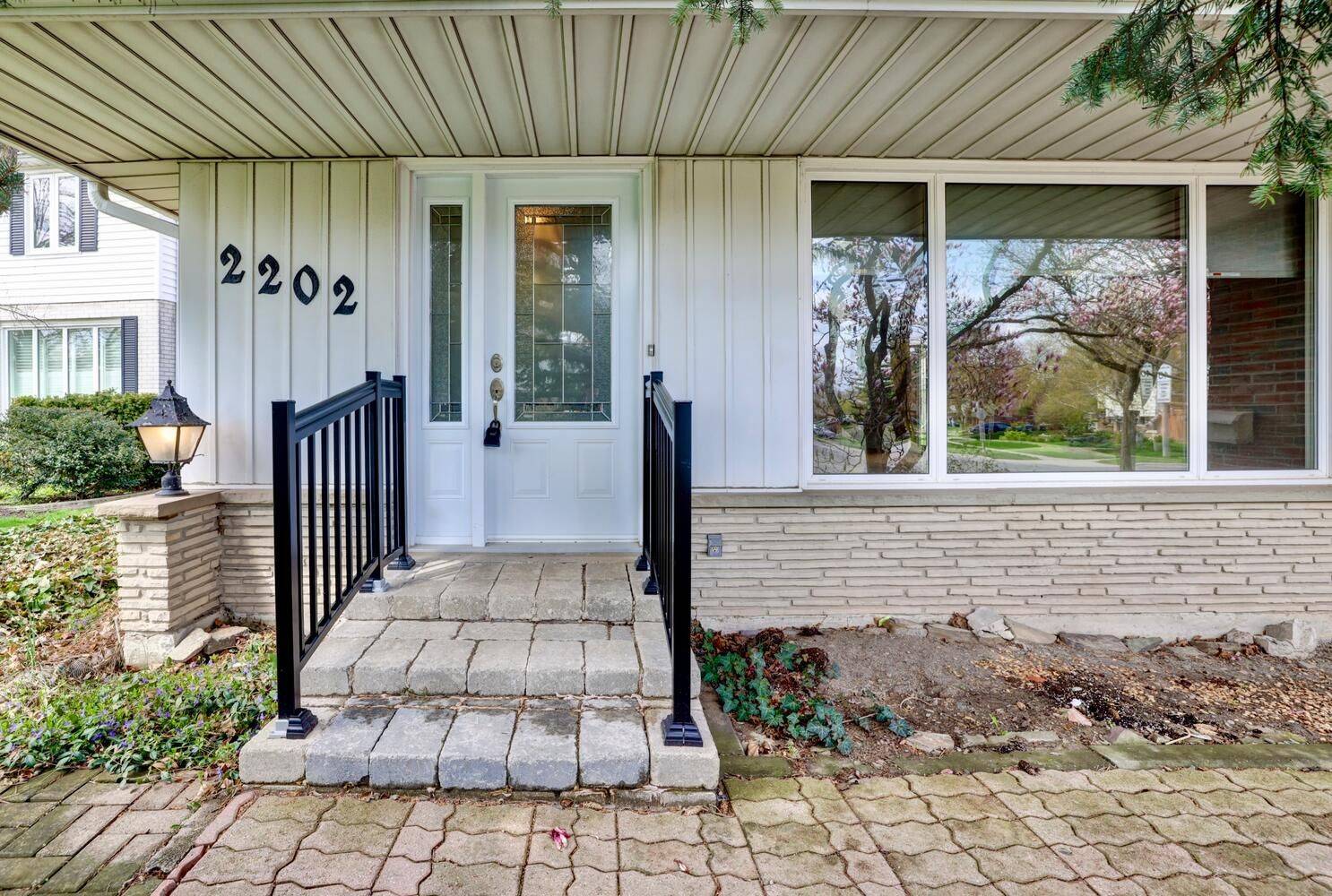 Mississauga, ON L5K 1K2,2202 Thorn Lodge DR