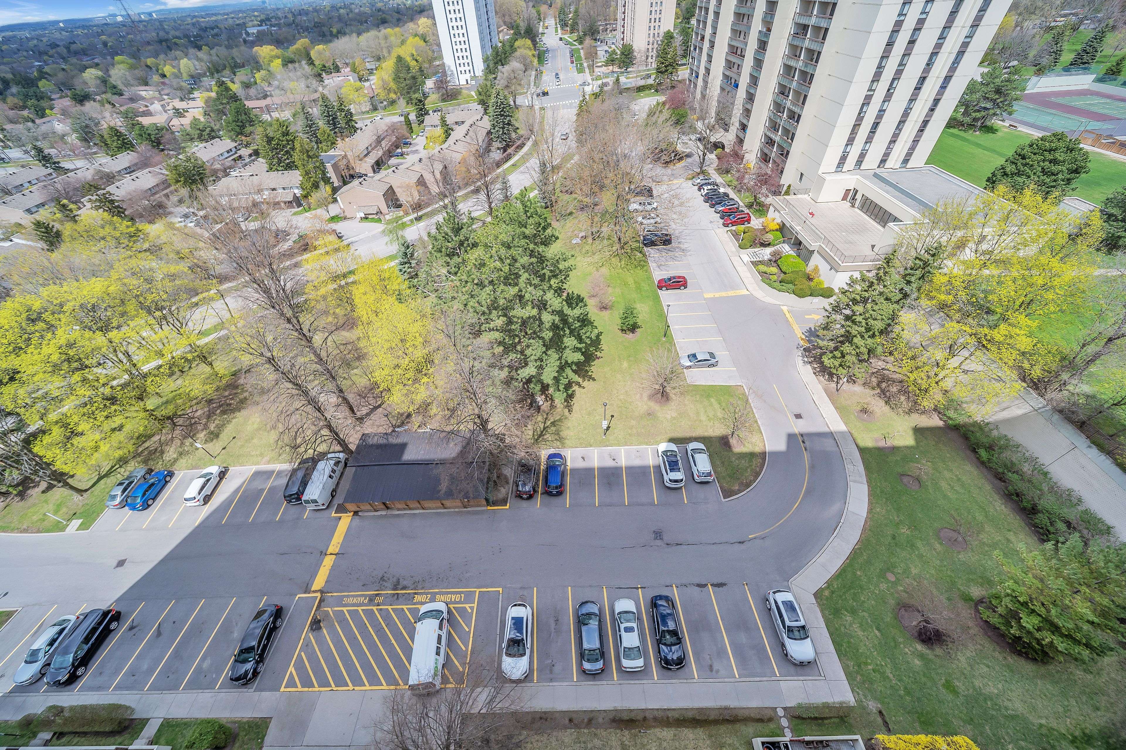 Toronto C15, ON M2J 4S6,260 Seneca Hill DR #1415