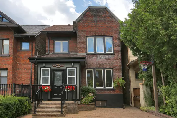 32 Coady AVE, Toronto E01, ON M4M 2Y8