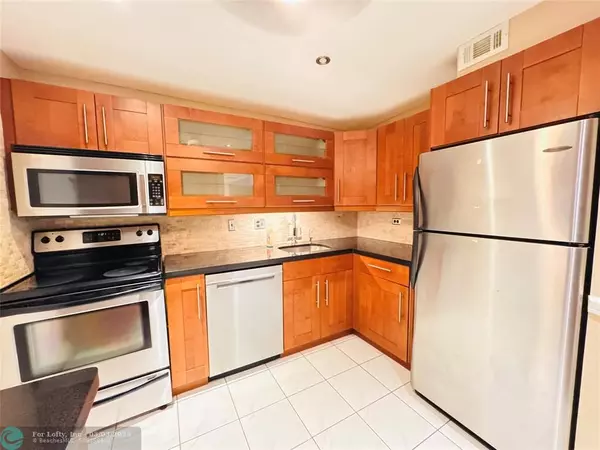 Lauderhill, FL 33319,3670 Inverrary Dr #3E