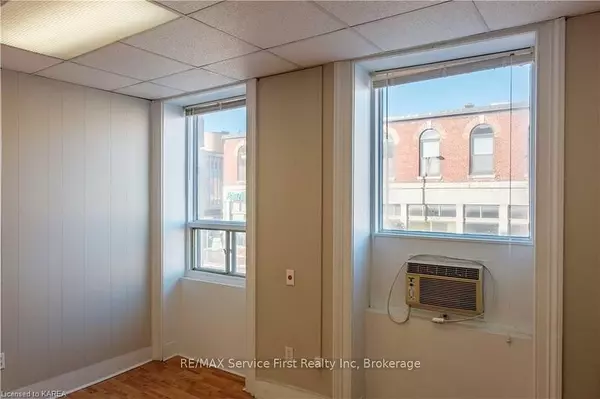 Kingston, ON K7L 3E1,159 Wellington ST #Unit 3