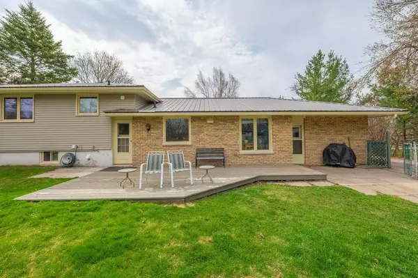 Kawartha Lakes, ON L0B 1K0,62 Manvers DR