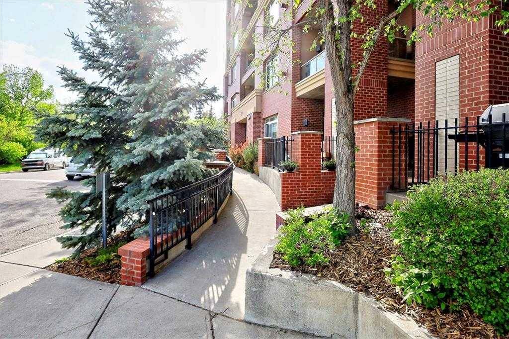 Calgary, AB T3C2Z1,24 Hemlock CRES SW #3605