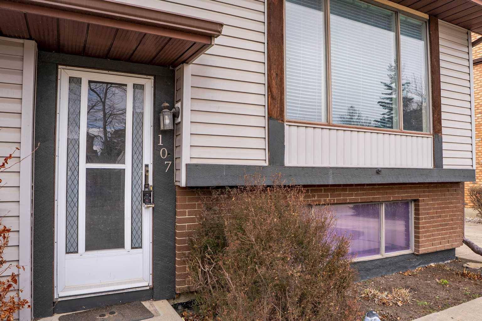 Airdrie, AB T4B 1V9,107 Summerwood PL SE